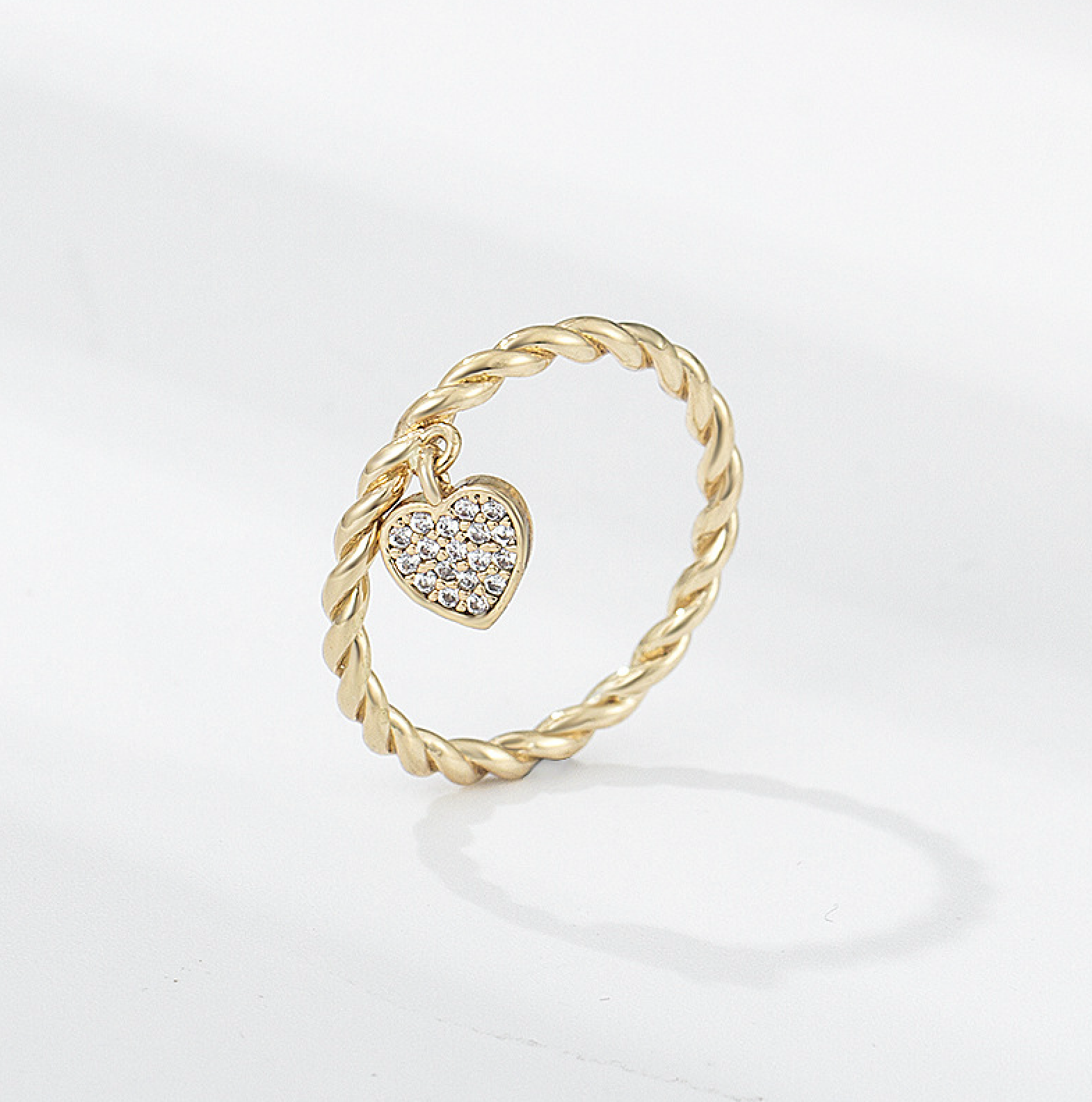 Heartfelt Twist Ring 18k