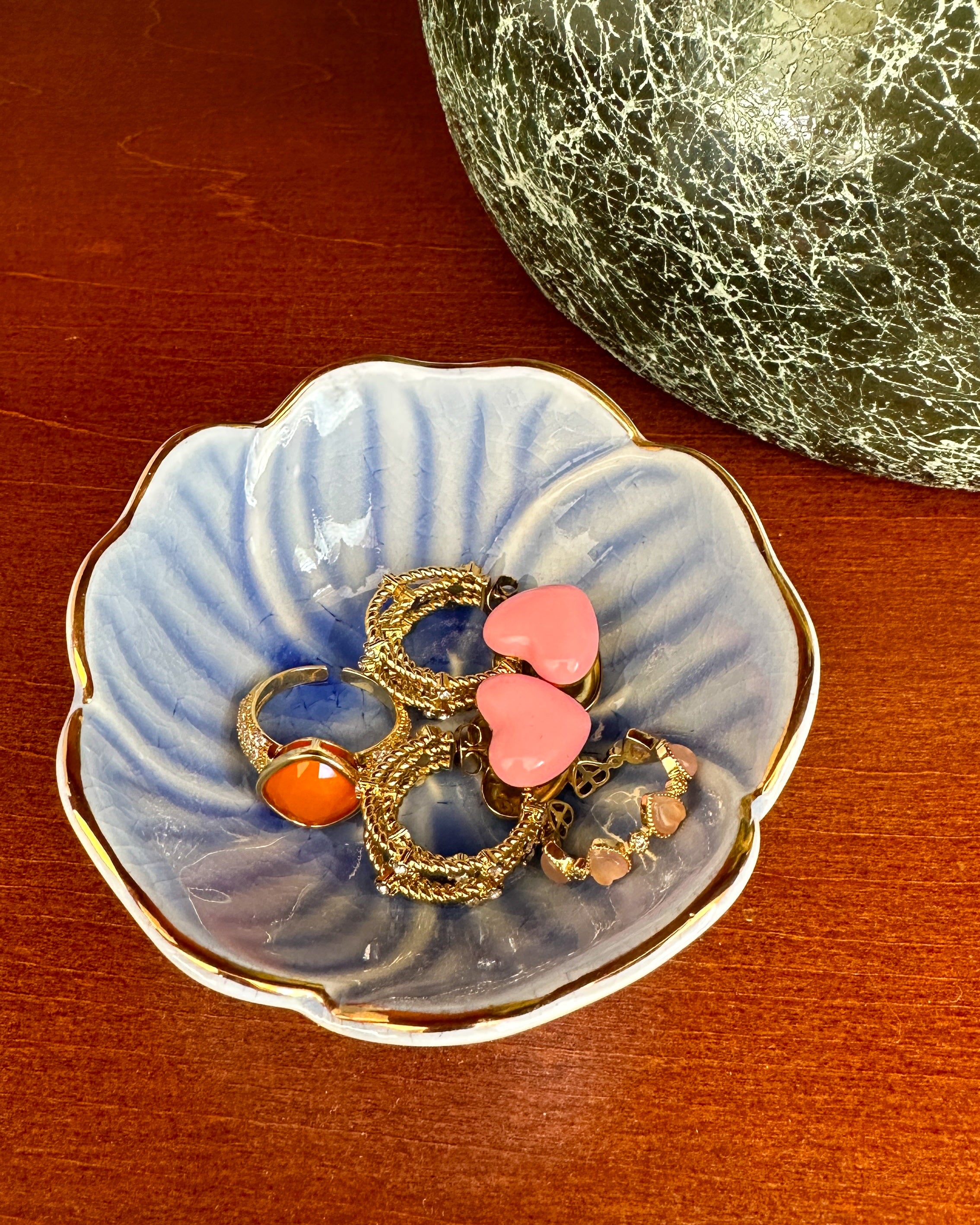 Heartfelt Oil Drop Earrings 18k